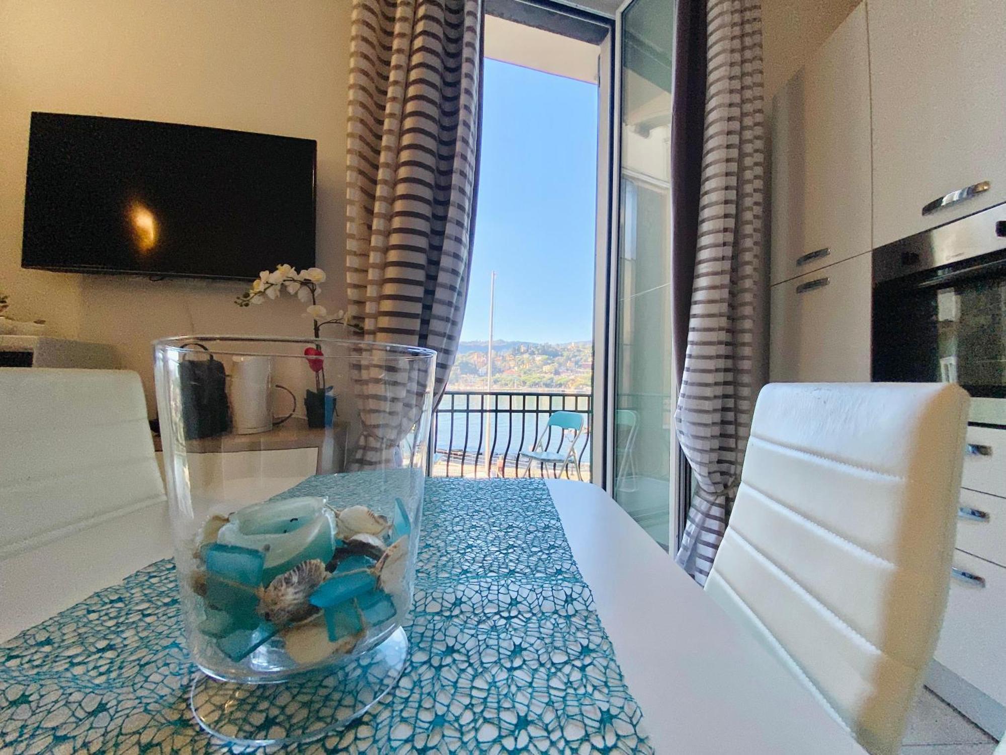 Alla Casa Rosa Al Mare- Centrale A Di Fronte Al Mare- Emozionante- Garage Privato Gratuito A 800 Mt- Aria Condizionata-Wifi ราปาลโล ภายนอก รูปภาพ