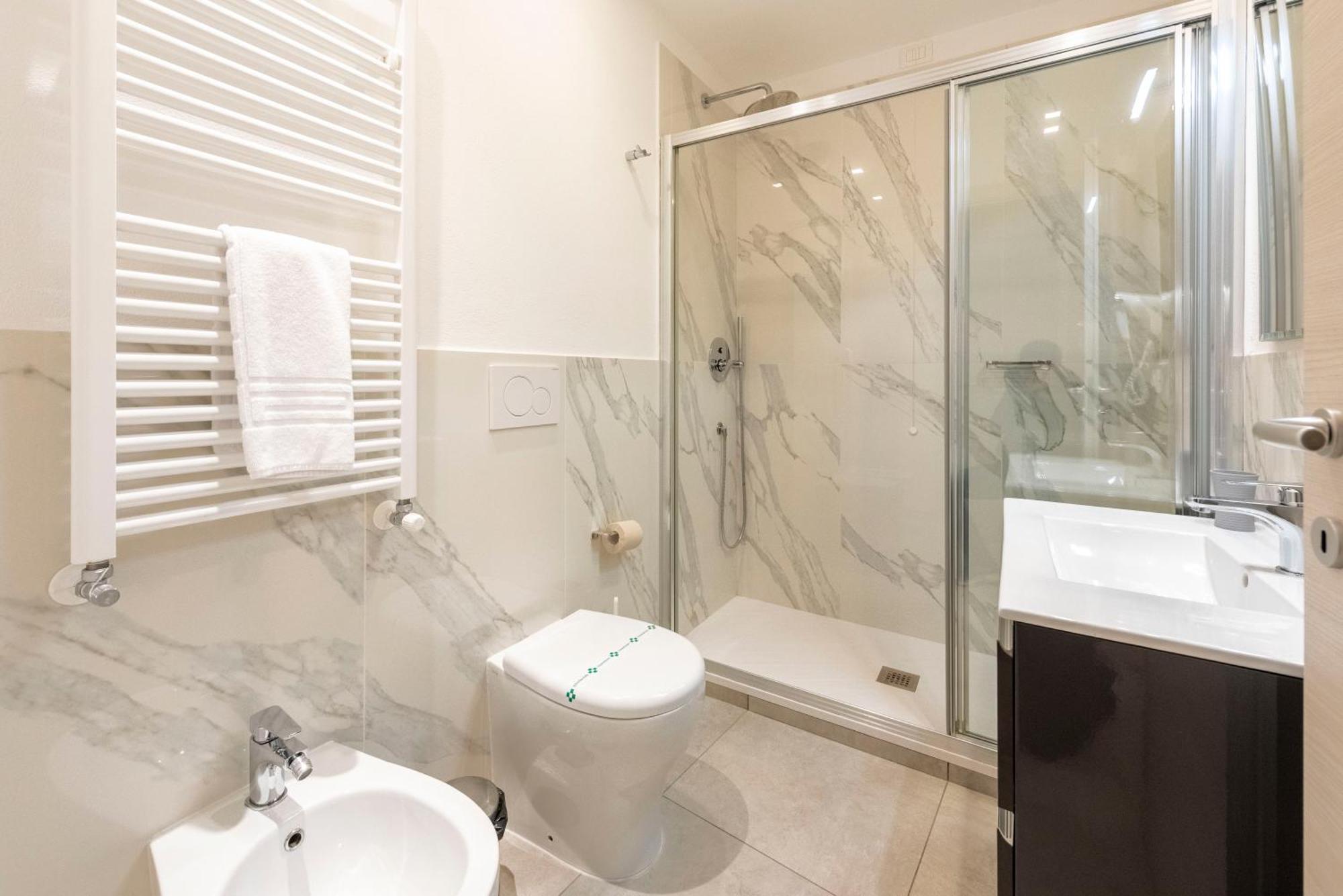 Alla Casa Rosa Al Mare- Centrale A Di Fronte Al Mare- Emozionante- Garage Privato Gratuito A 800 Mt- Aria Condizionata-Wifi ราปาลโล ภายนอก รูปภาพ
